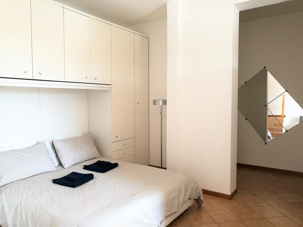 Farolfi Apartments Carracci ボローニャ エクステリア 写真